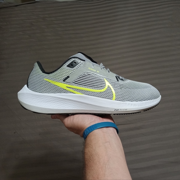 Nike Air Zoom Pegasus 40 Men's 10.5 Gray Road Running Gray DV3853-004 - Picture 2 of 14